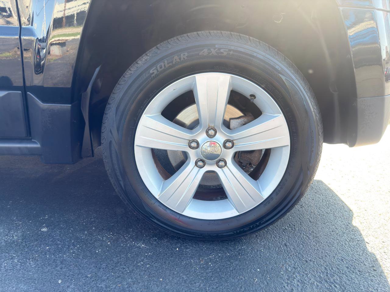 Used 2015 Jeep Patriot Latitude AWD/4WD image 10