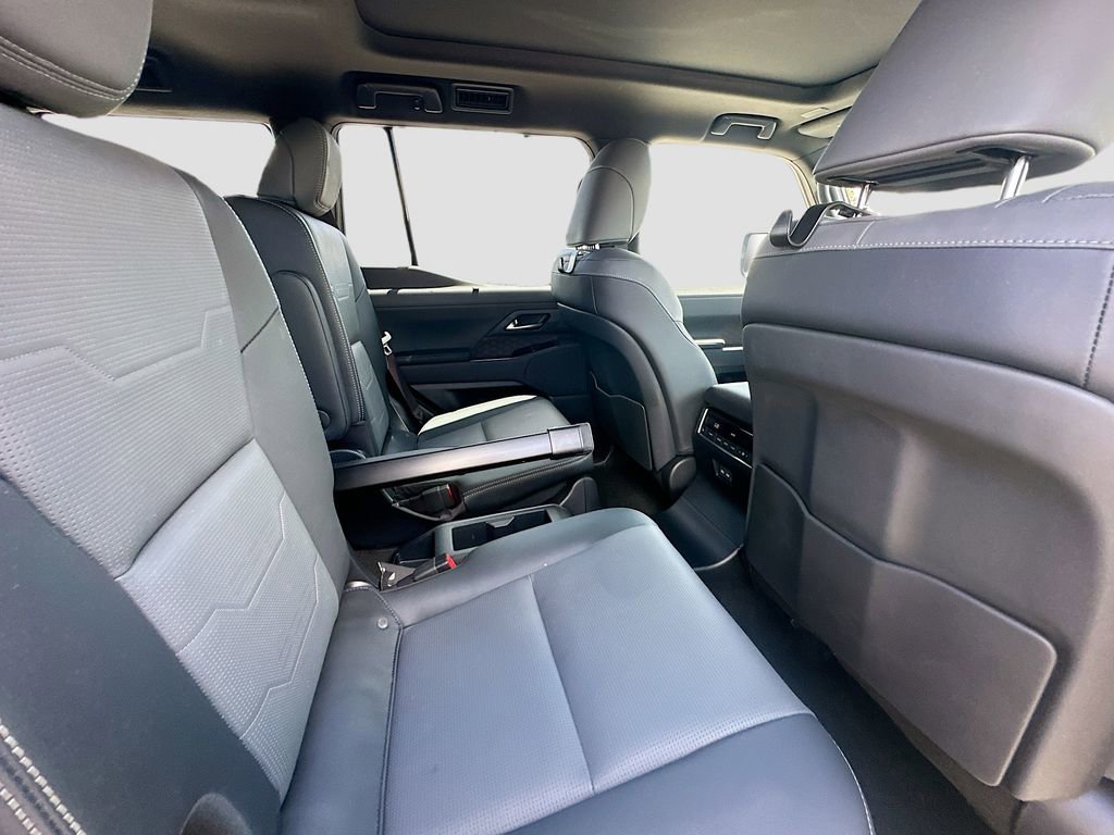 Used 2024 Lexus GX 550 w/ Cold Area Package AWD/4WD image 30