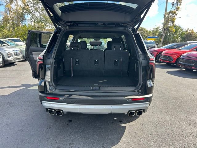 Used 2025 Chevrolet Traverse LT image 17