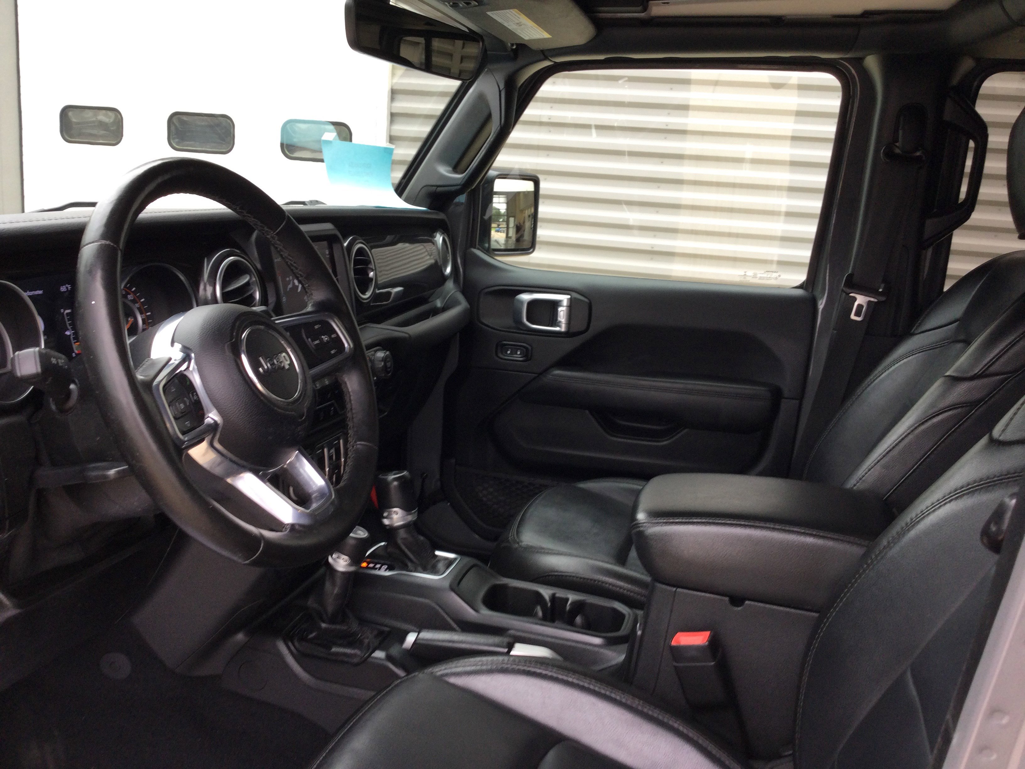 Used 2020 Jeep Wrangler Unlimited Sahara image 9