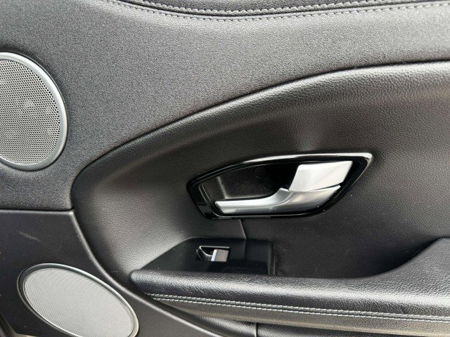 Used 2017 Land Rover Range Rover Evoque SE image 40