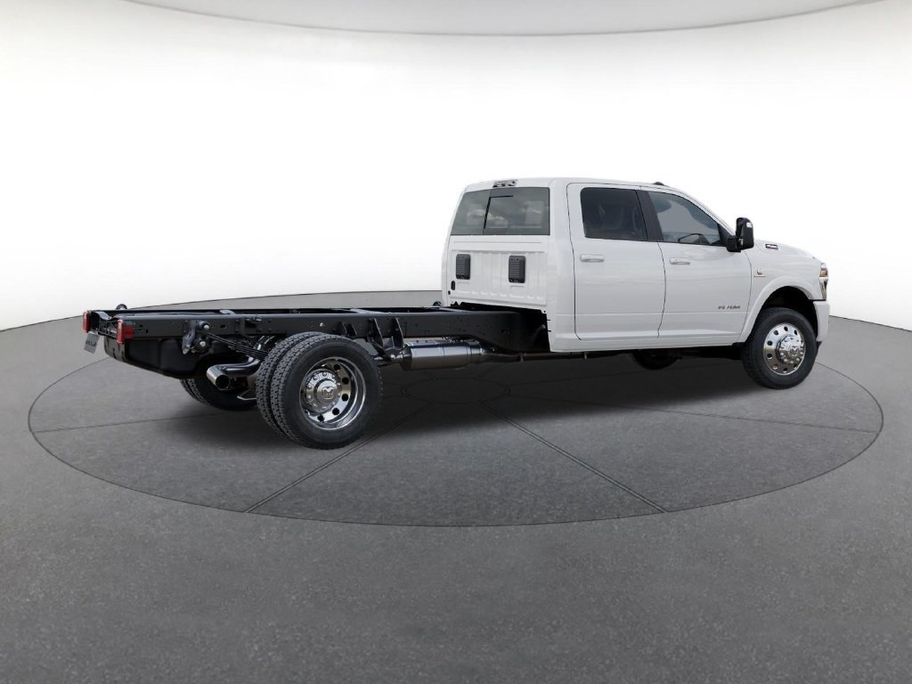 New 2027 RAM 4500 4x4 Crew Cab DRW w/ Laramie Trim Package image 4