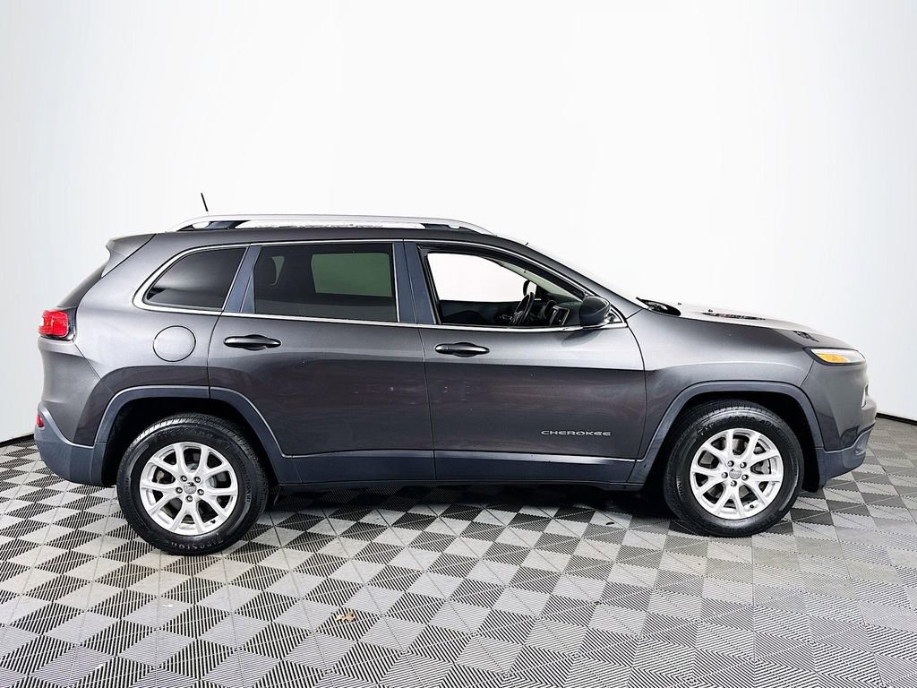 Used 2016 Jeep Cherokee Latitude w/ Cold Weather Group image 8