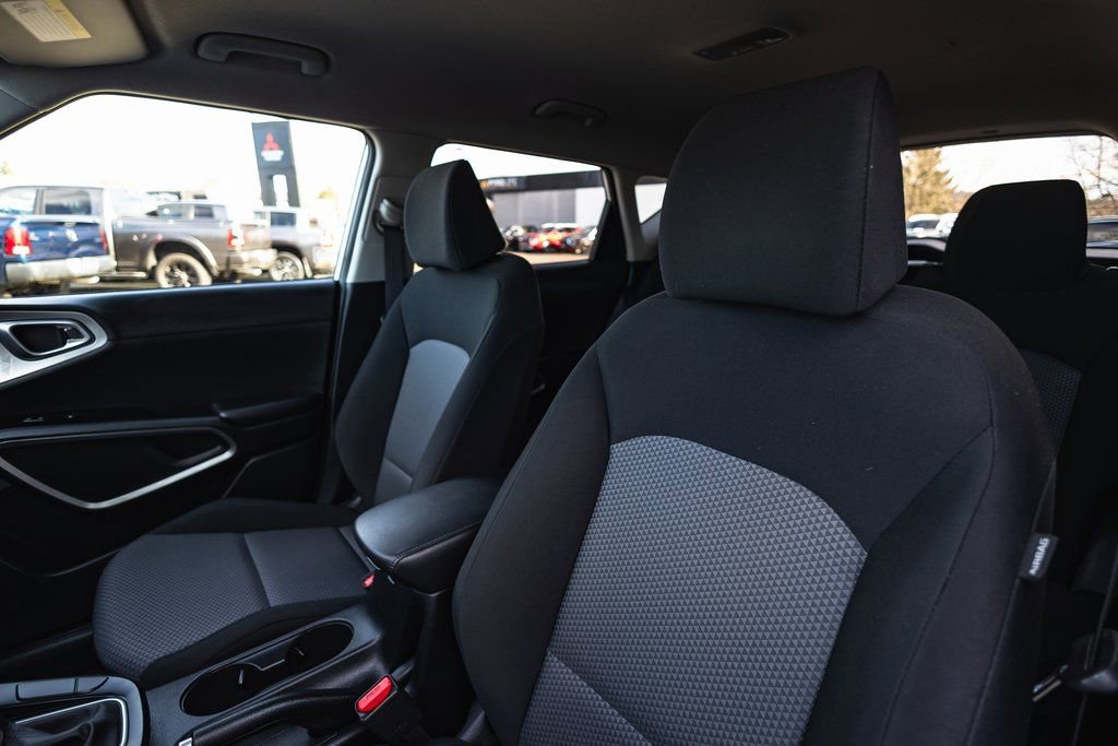 Used 2022 Kia Soul LX image 19