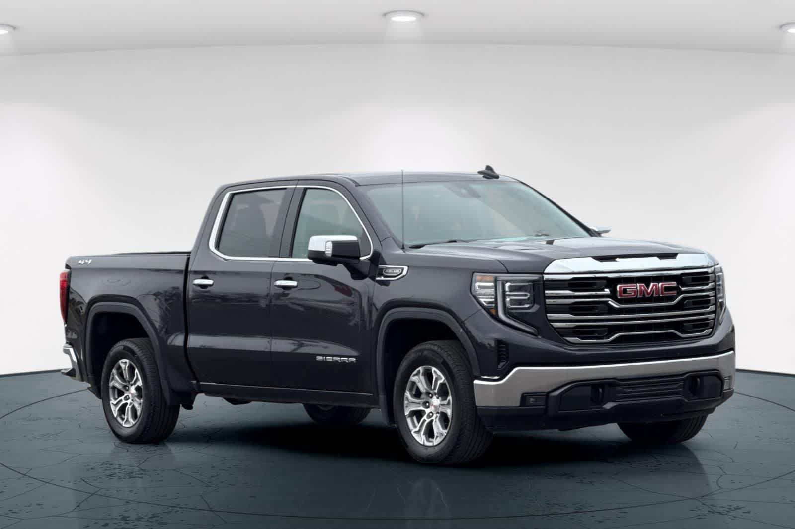 Used 2025 GMC Sierra 1500 SLT AWD/4WD image 5