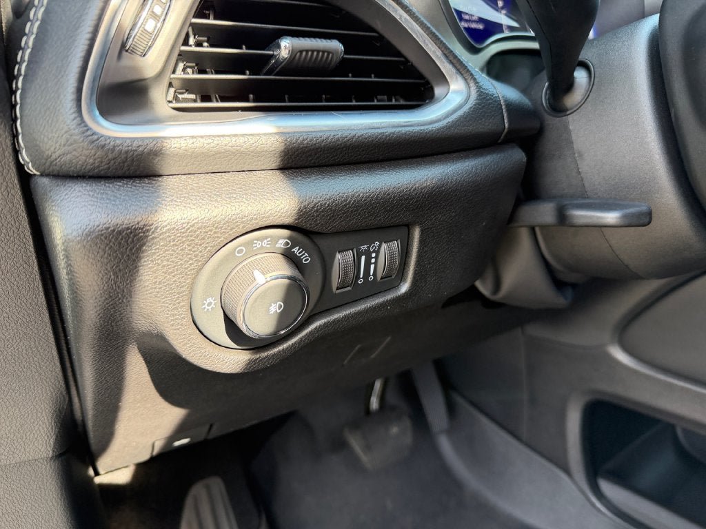 Used 2024 Chrysler Pacifica Limited w/ Uconnect Theater Family Group AWD/4WD image 19