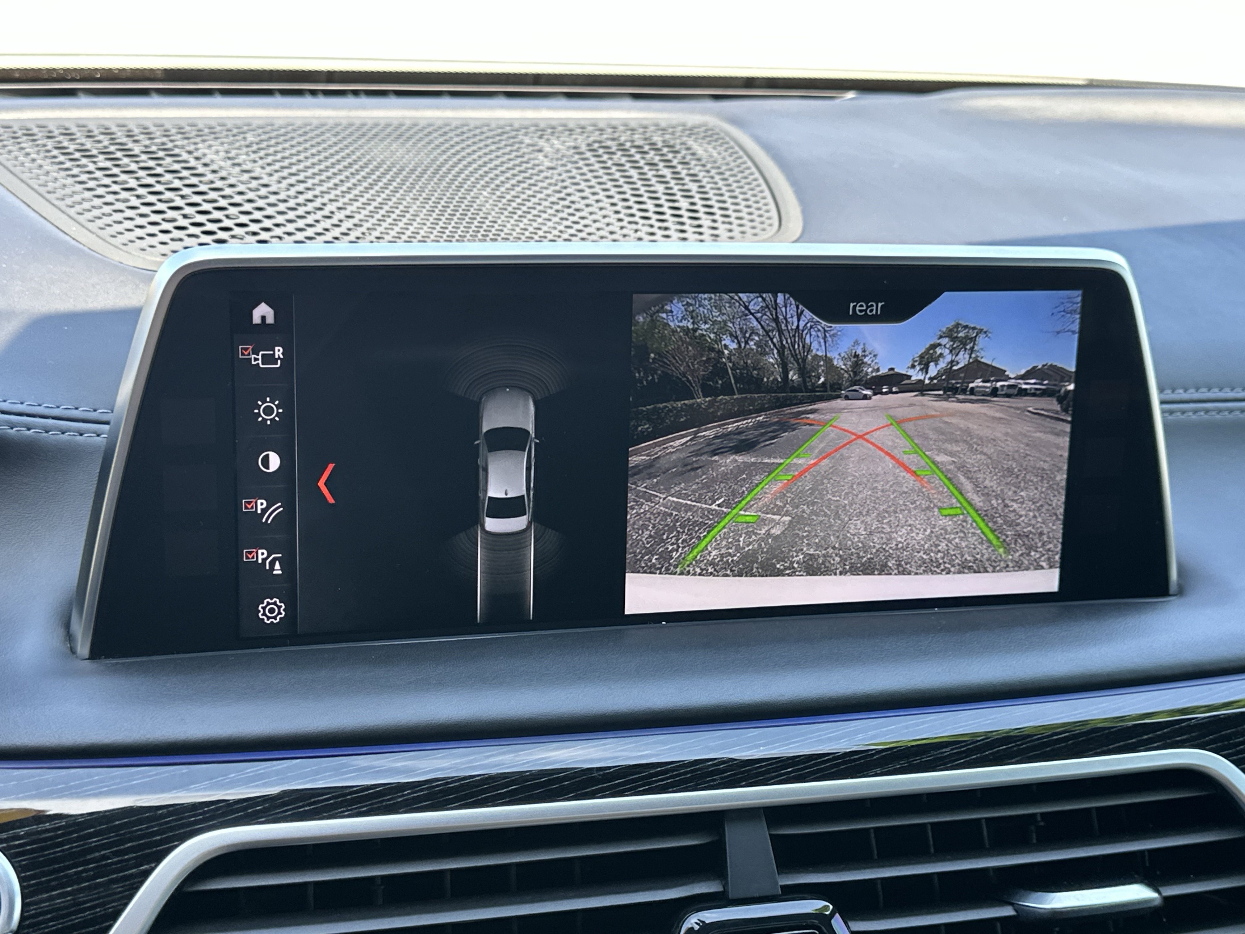 Used 2018 BMW 750i image 32