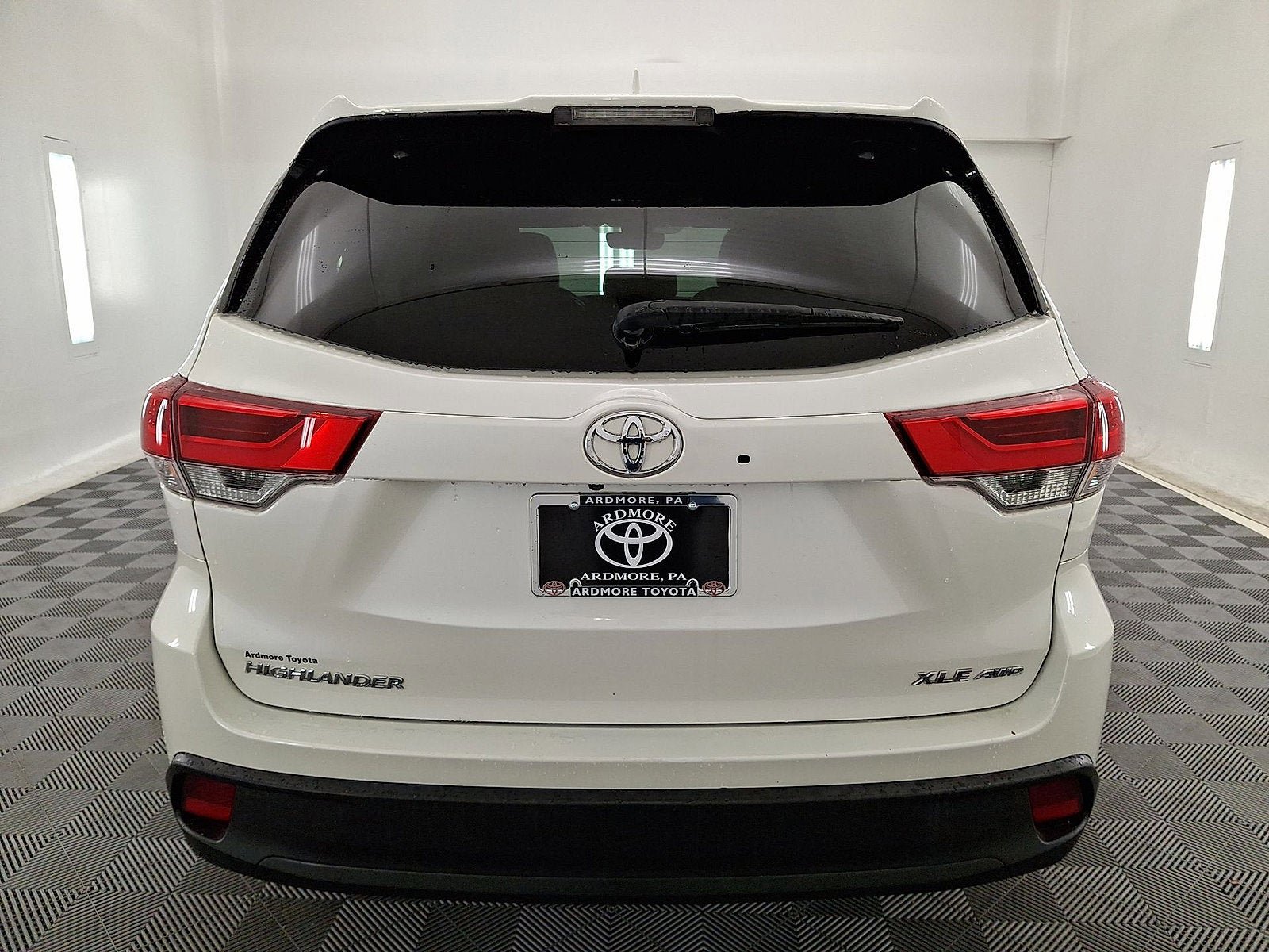 Used 2018 Toyota Highlander XLE AWD/4WD image 23