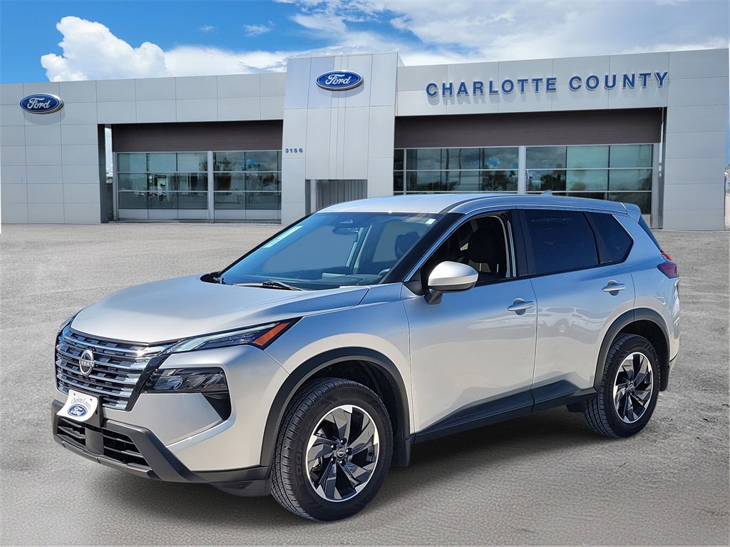 Used 2024 Nissan Rogue SV image 2