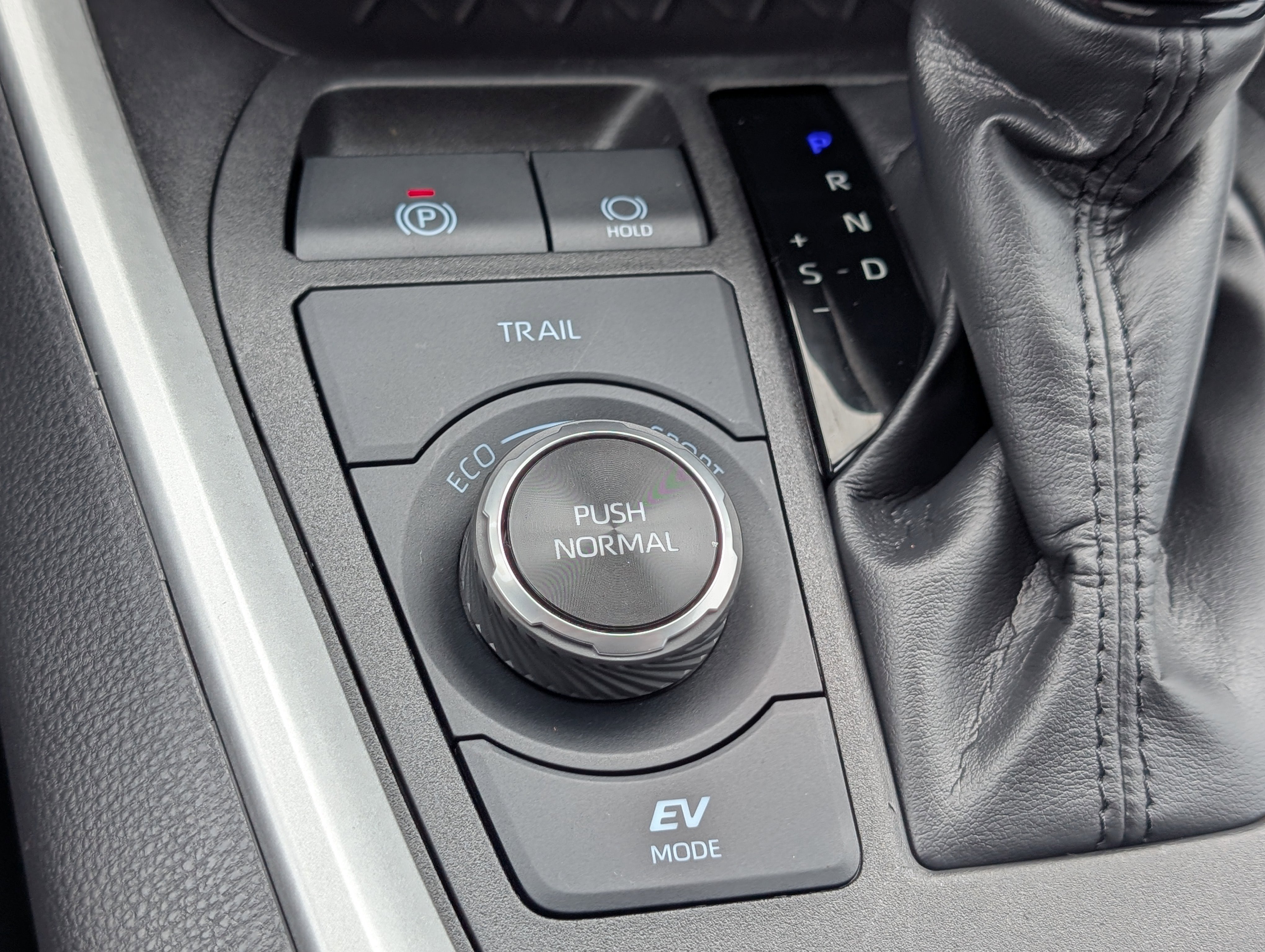 Used 2024 Toyota RAV4 SE w/ Convenience Package image 25