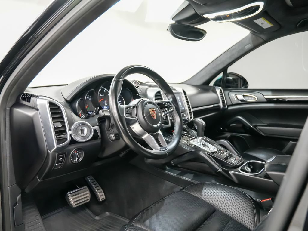 Certified 2017 Porsche Cayenne Turbo AWD/4WD image 4
