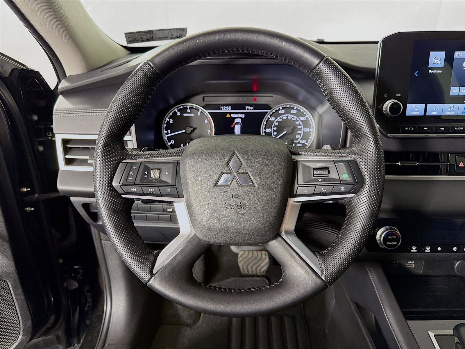 Used 2023 Mitsubishi Outlander SE image 12