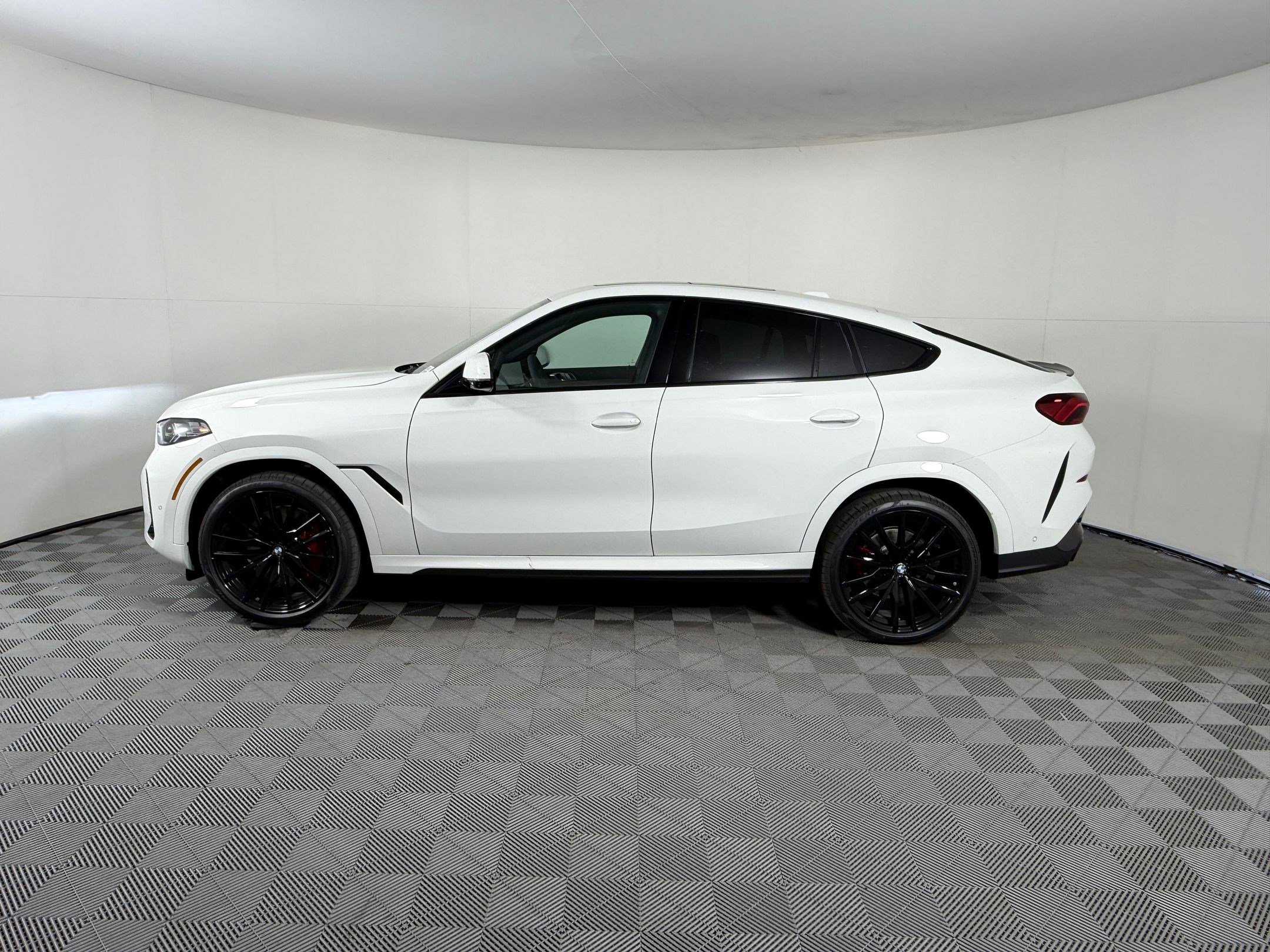 New 2027 BMW X6 xDrive40i AWD/4WD image 2