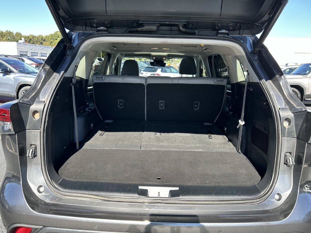 Used 2021 Toyota Highlander Limited FWD image 11
