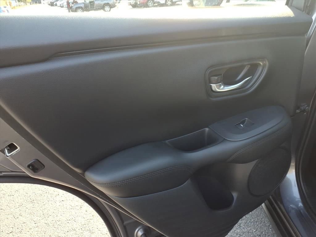 Used 2023 Honda HR-V LX image 9