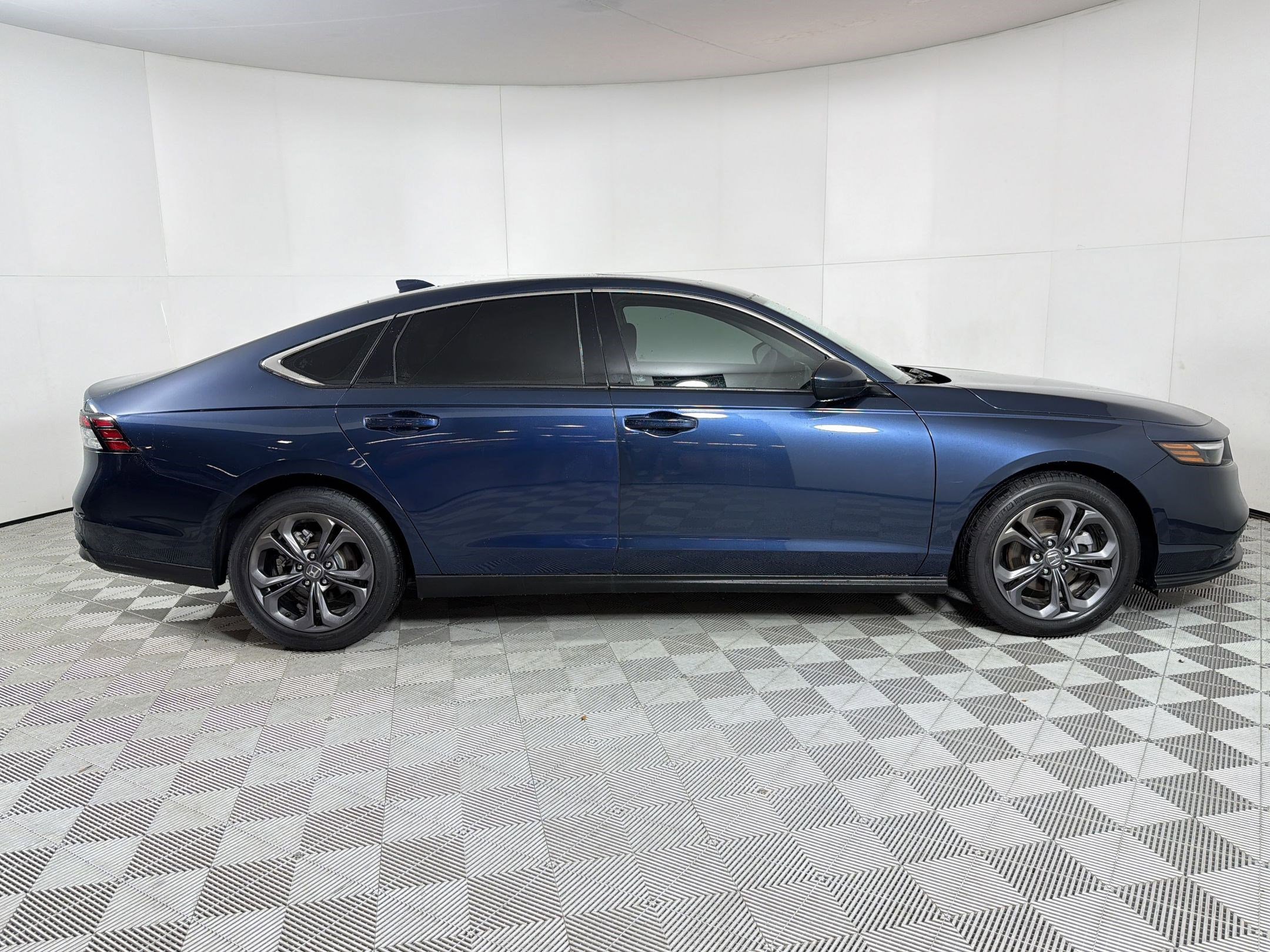 Certified 2023 Honda Accord EX image 8