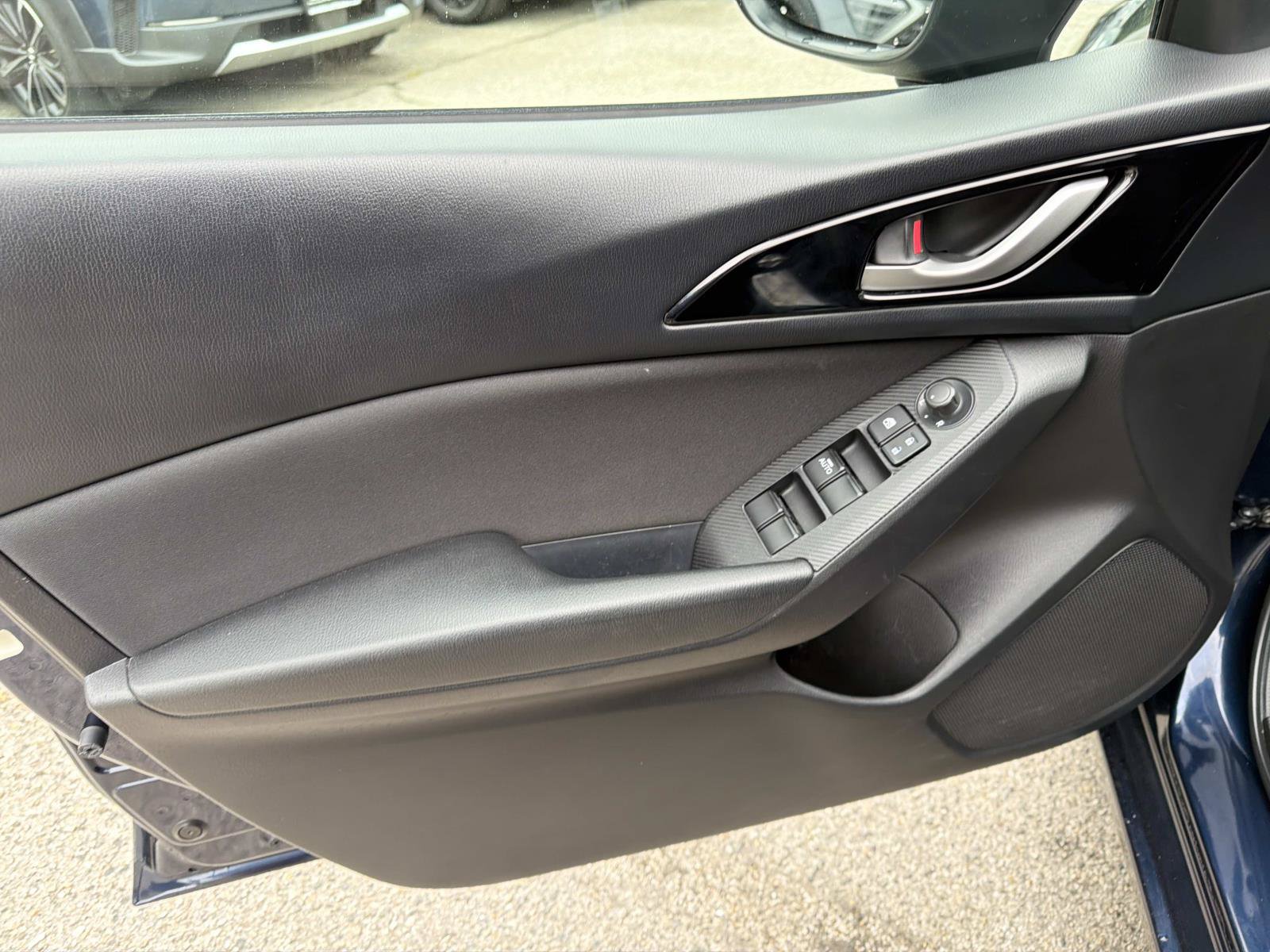 Used 2016 MAZDA MAZDA3 i Sport FWD image 12
