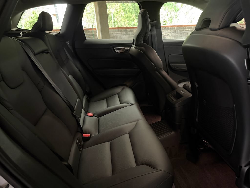 Certified 2024 Volvo XC60 T8 Plus w/ Protection Package Premier AWD/4WD image 25