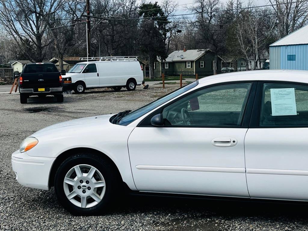 Used 2007 Ford Taurus SE FWD image 2