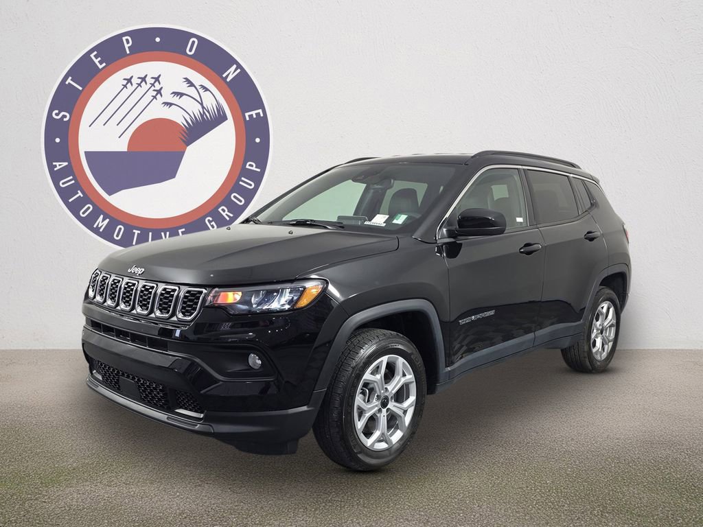 Used 2026 Jeep Compass Latitude AWD/4WD image 2