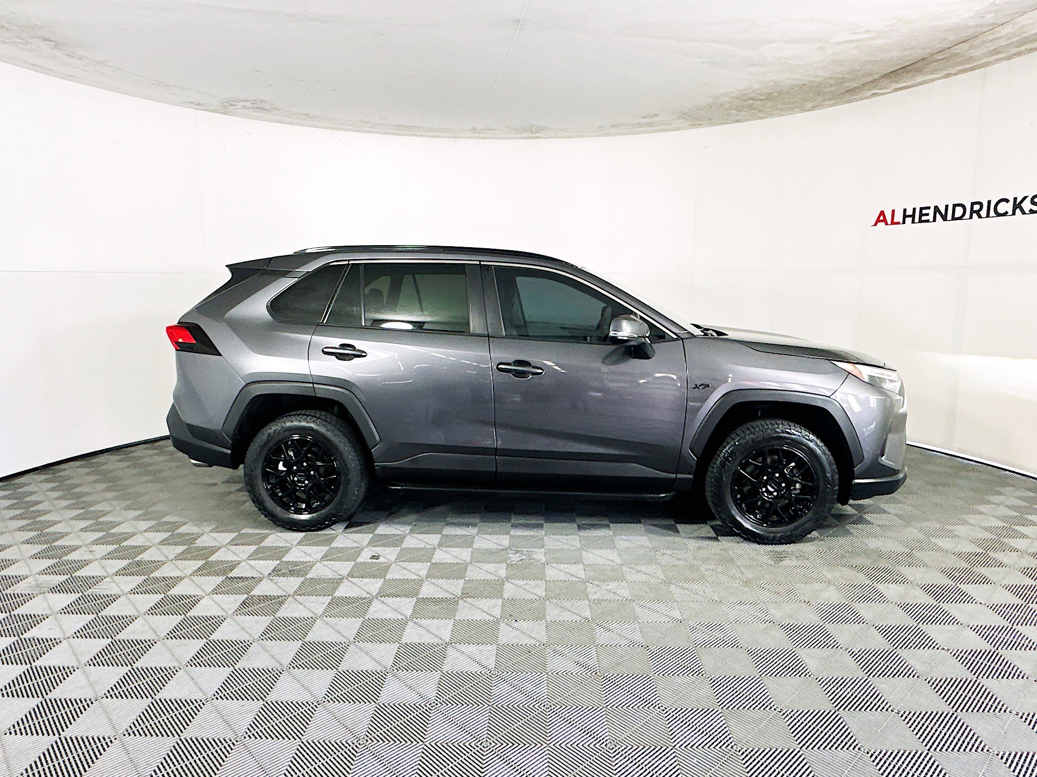 Used 2022 Toyota RAV4 XLE image 2