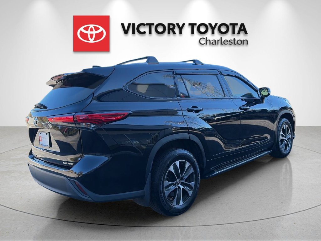 Used 2022 Toyota Highlander XLE AWD/4WD image 7