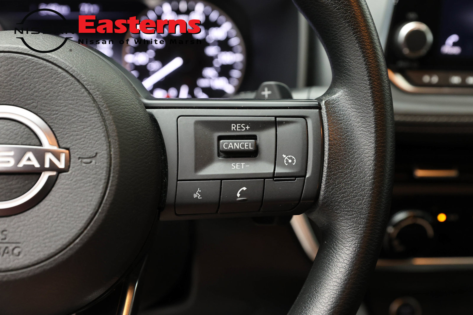 Used 2023 Nissan Rogue S AWD/4WD image 16