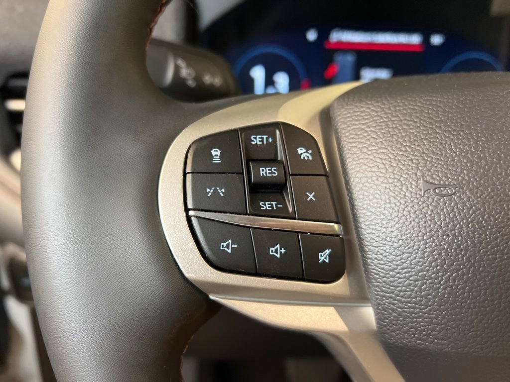 Used 2025 Ford Explorer Active w/ Active Comfort Package image 18