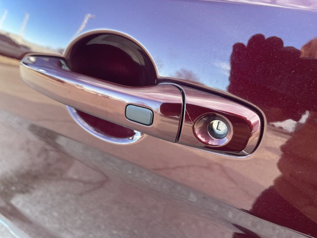 Used 2018 Ford Explorer XLT w/ Equipment Group 201A image 11