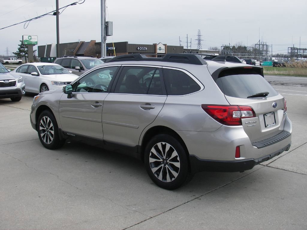 Used 2017 Subaru Outback 2.5i Limited AWD/4WD image 9