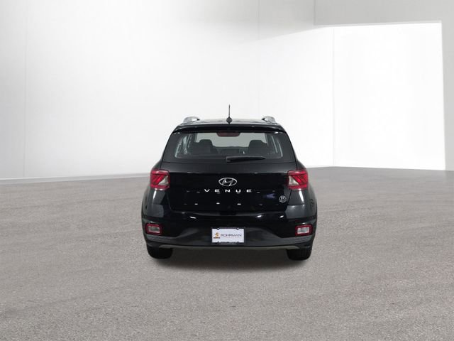 Used 2025 Hyundai Venue SEL image 15