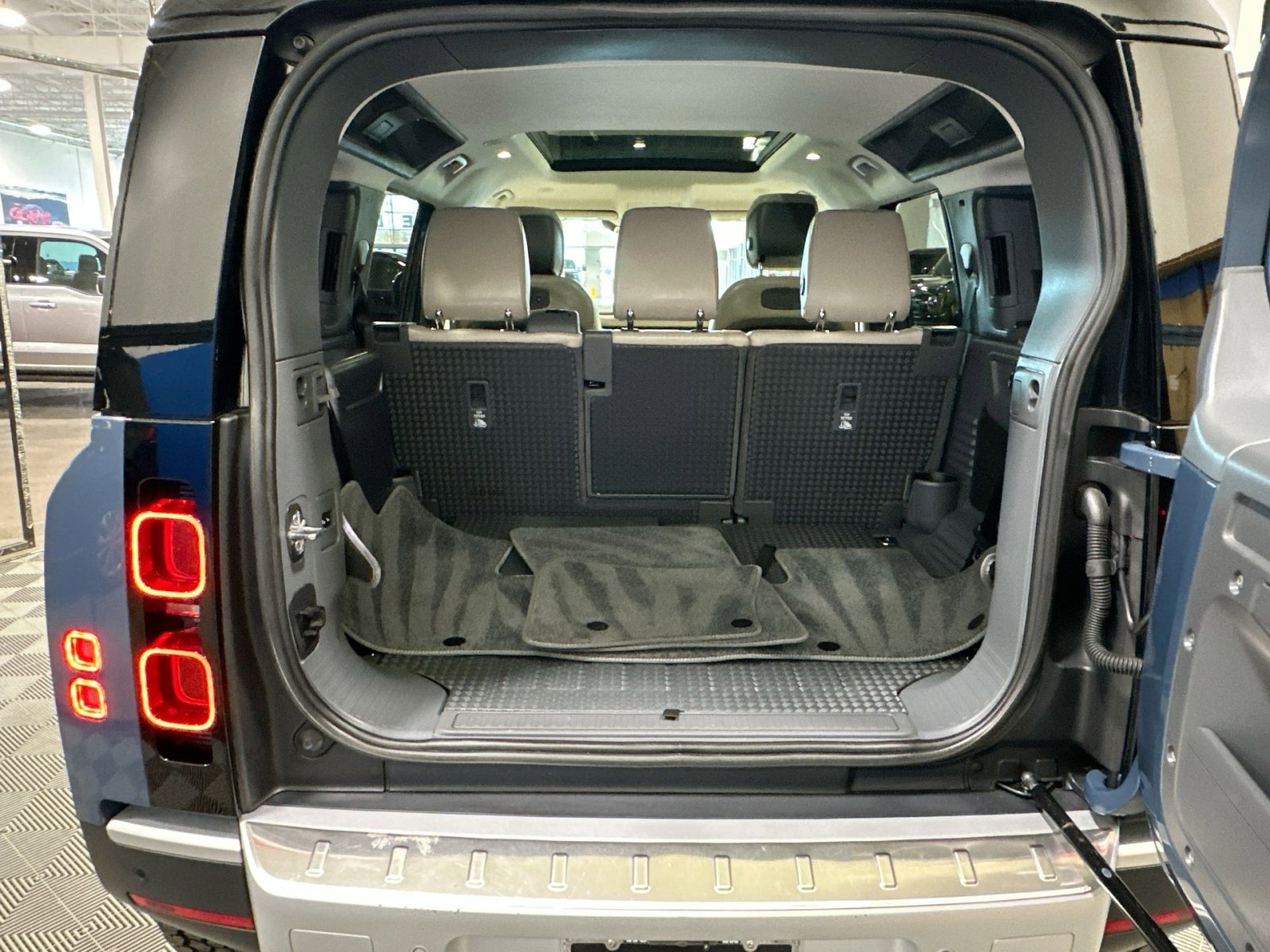 Used 2020 Land Rover Defender 110 HSE image 38