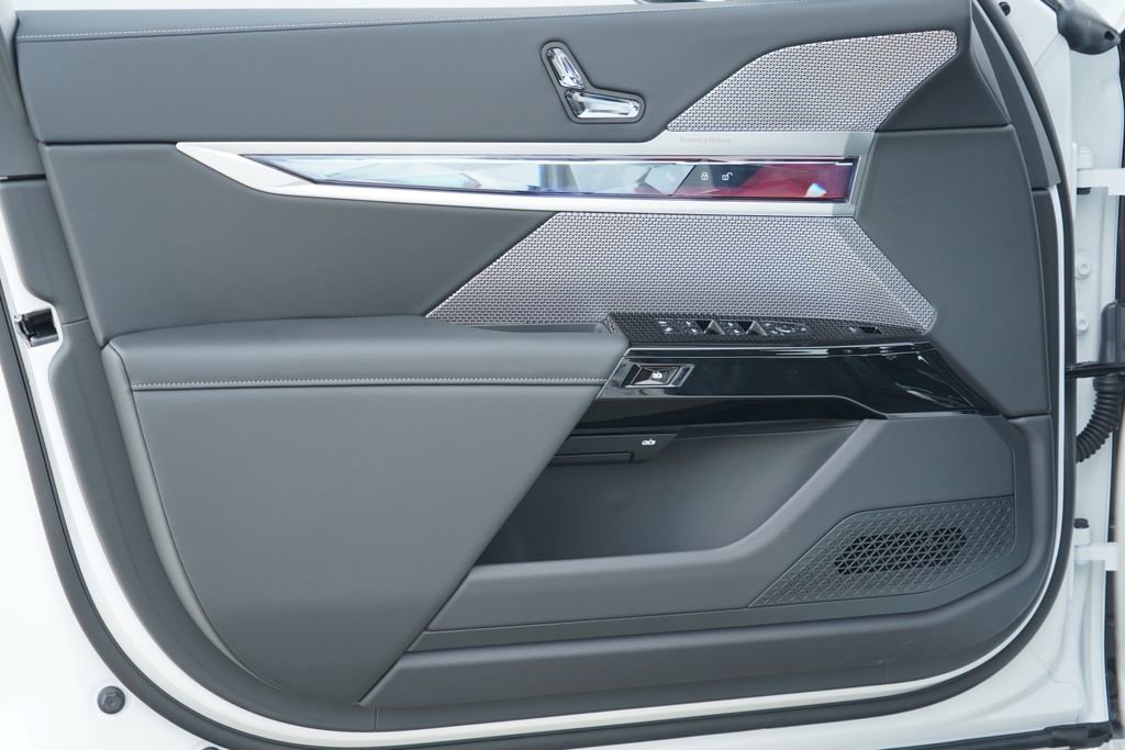 New 2026 BMW 740i w/ Premium Package RWD image 9