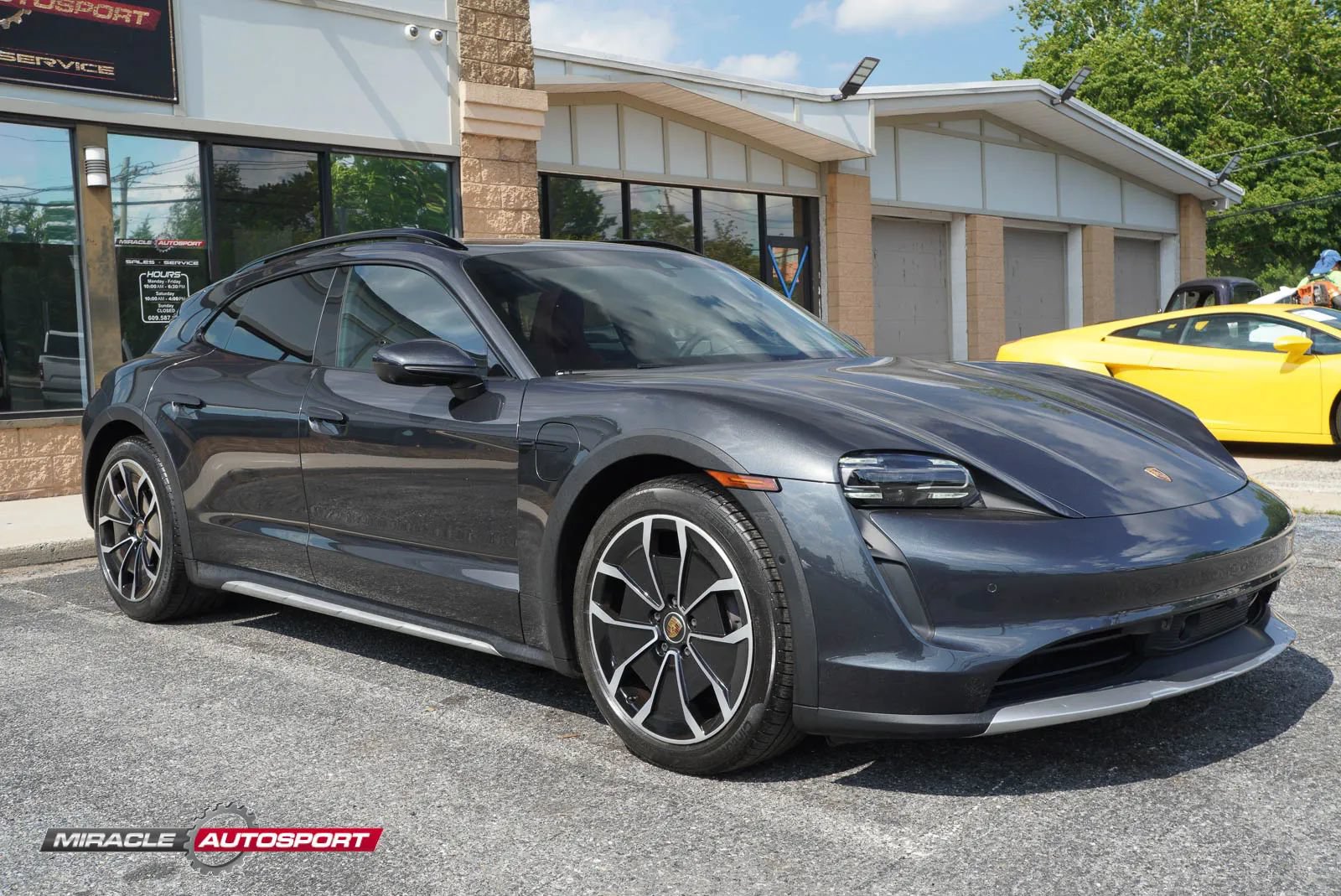 Used 2022 Porsche Taycan 4 Cross Turismo AWD/4WD image 9
