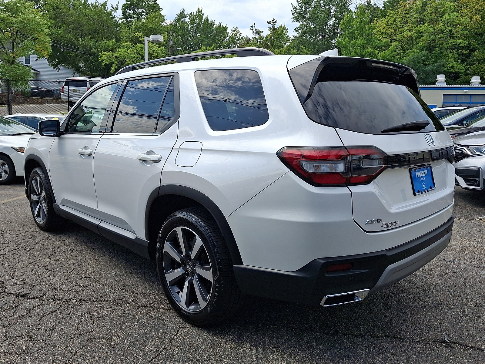 Used 2024 Honda Pilot Touring image 6