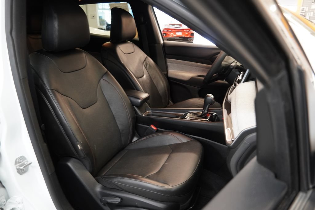 Used 2023 Jeep Compass Latitude AWD/4WD image 32