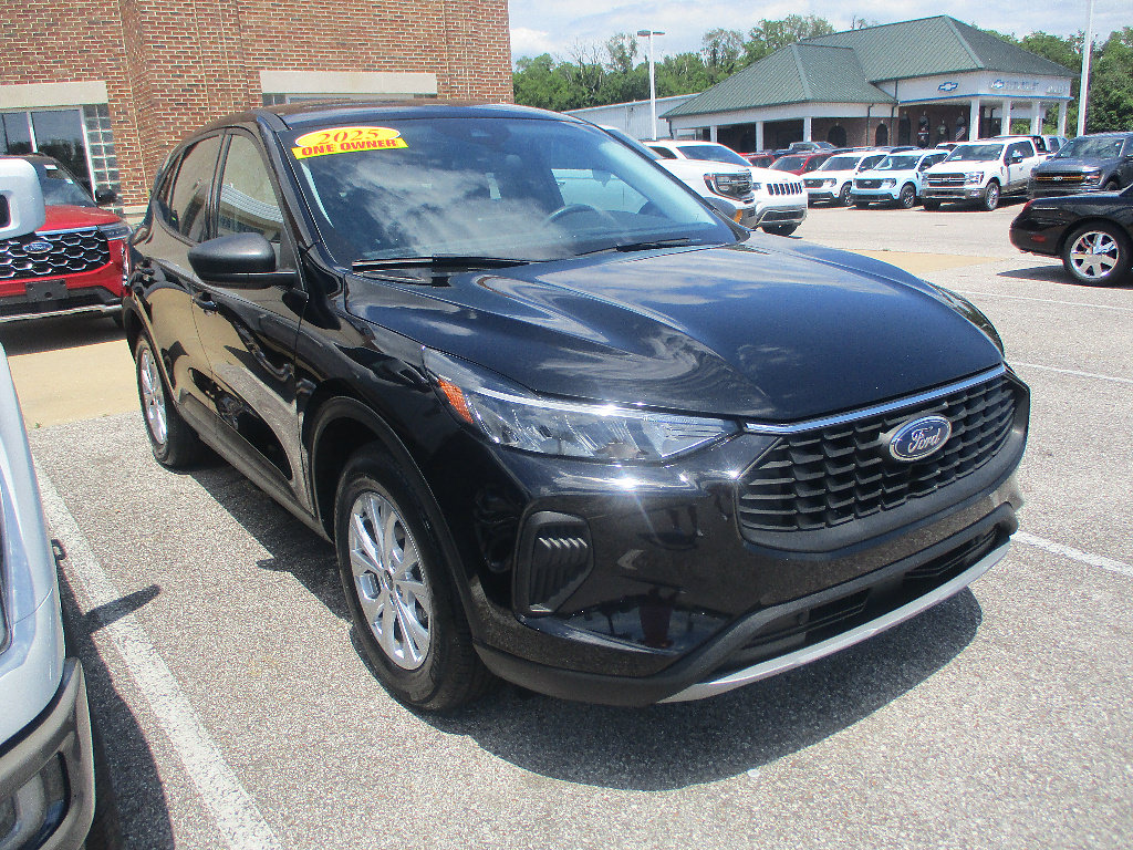 Used 2025 Ford Escape Active FWD image 1