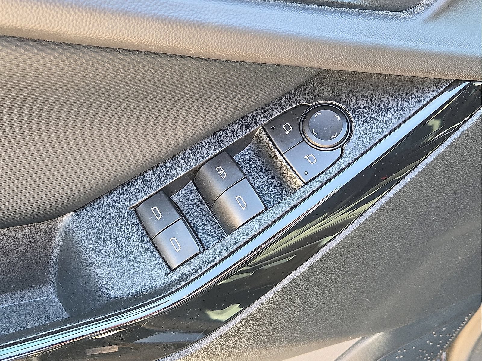 Used 2025 Chevrolet Equinox LT AWD/4WD image 20