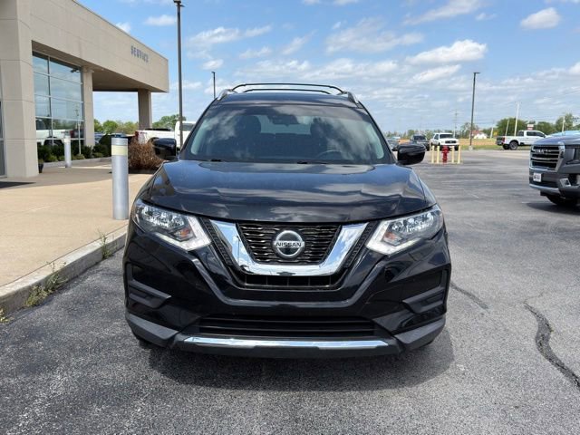Used 2019 Nissan Rogue SV image 2
