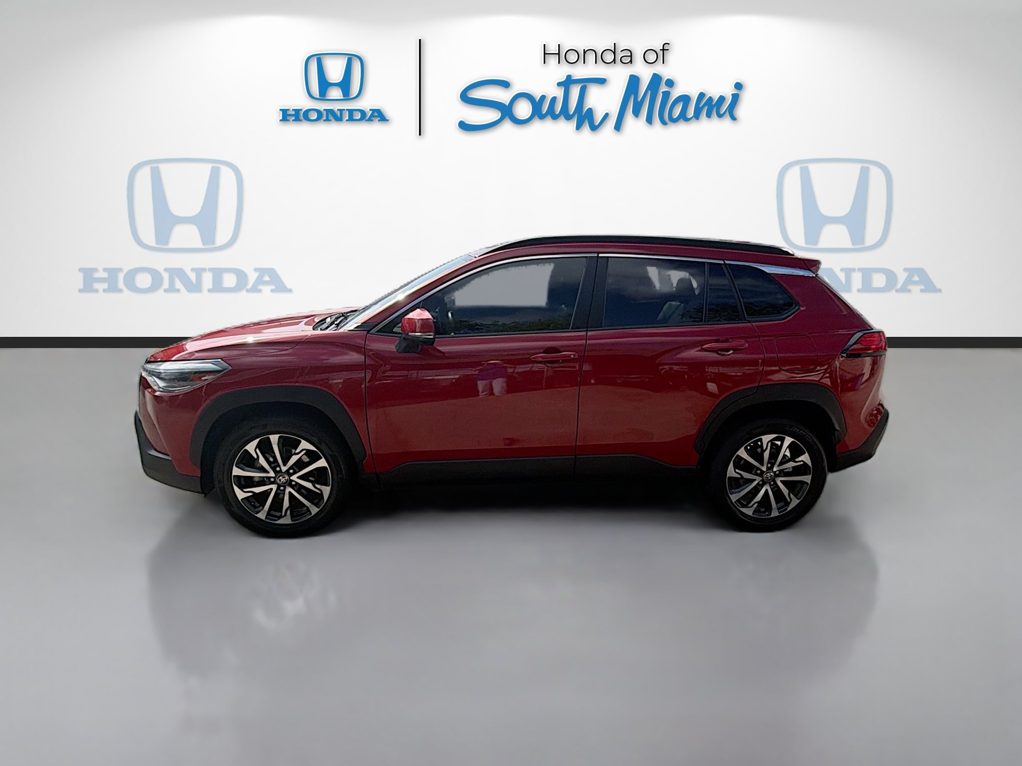 Used 2022 Toyota Corolla Cross XLE FWD image 4