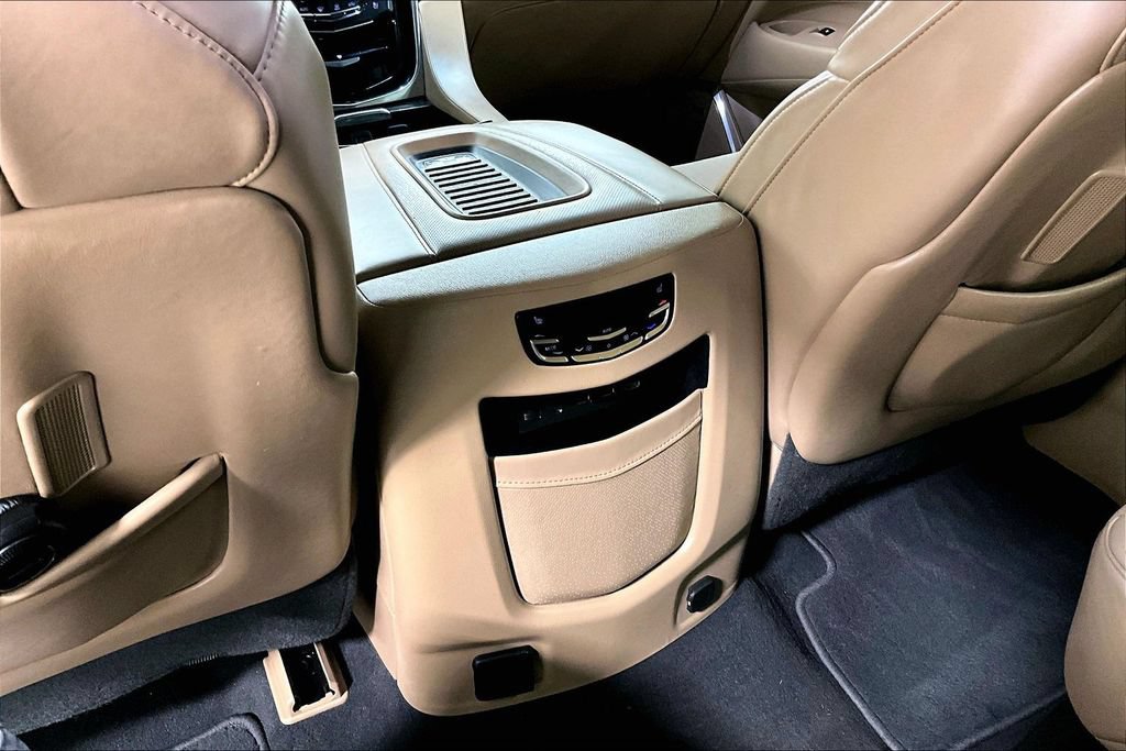 Used 2018 Cadillac Escalade Platinum AWD/4WD image 30
