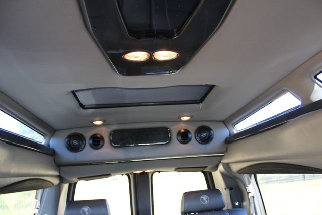 Used 2019 GMC Savana 2500 w/ Enhanced Convenience Package image 23