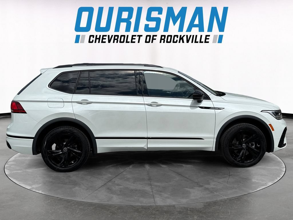 Used 2024 Volkswagen Tiguan SE R-Line AWD/4WD image 7