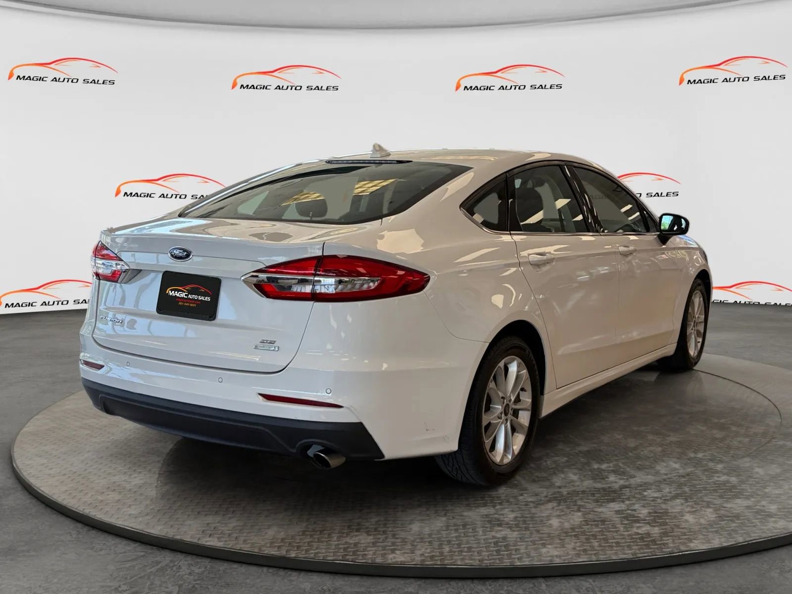 Used 2020 Ford Fusion SE FWD image 10