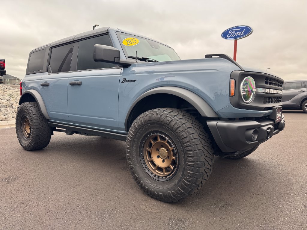 Used 2023 Ford Bronco Black Diamond AWD/4WD image 3