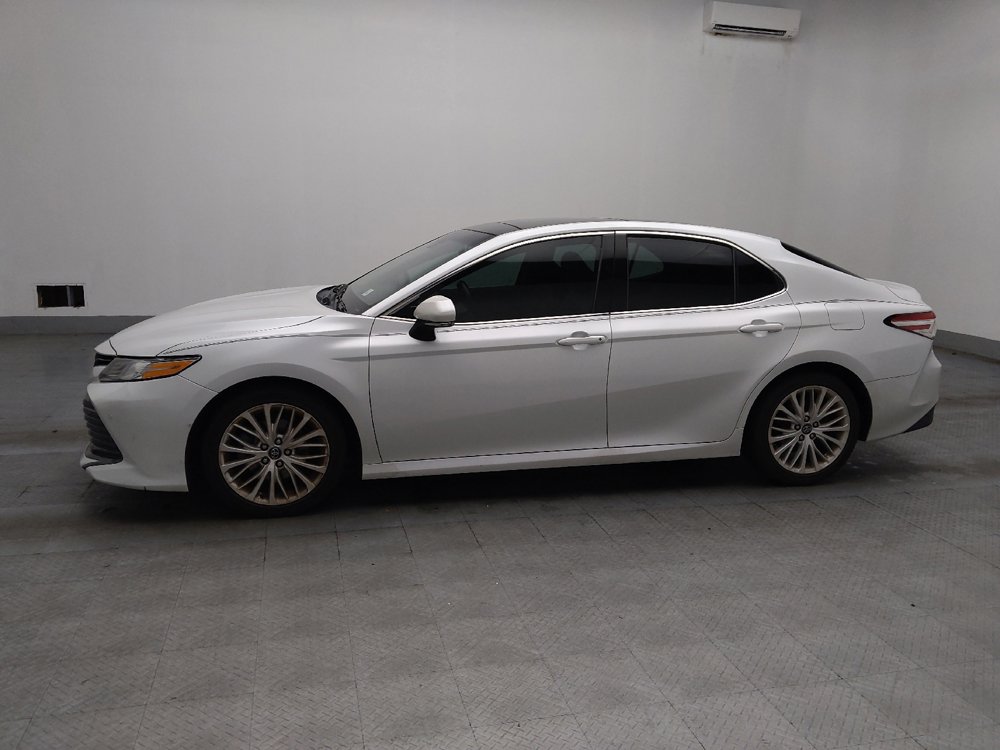 Used 2018 Toyota Camry XLE FWD image 2