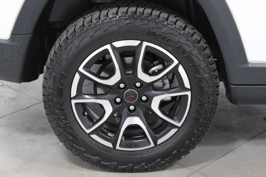 Used 2025 Jeep Compass Trailhawk AWD/4WD image 13