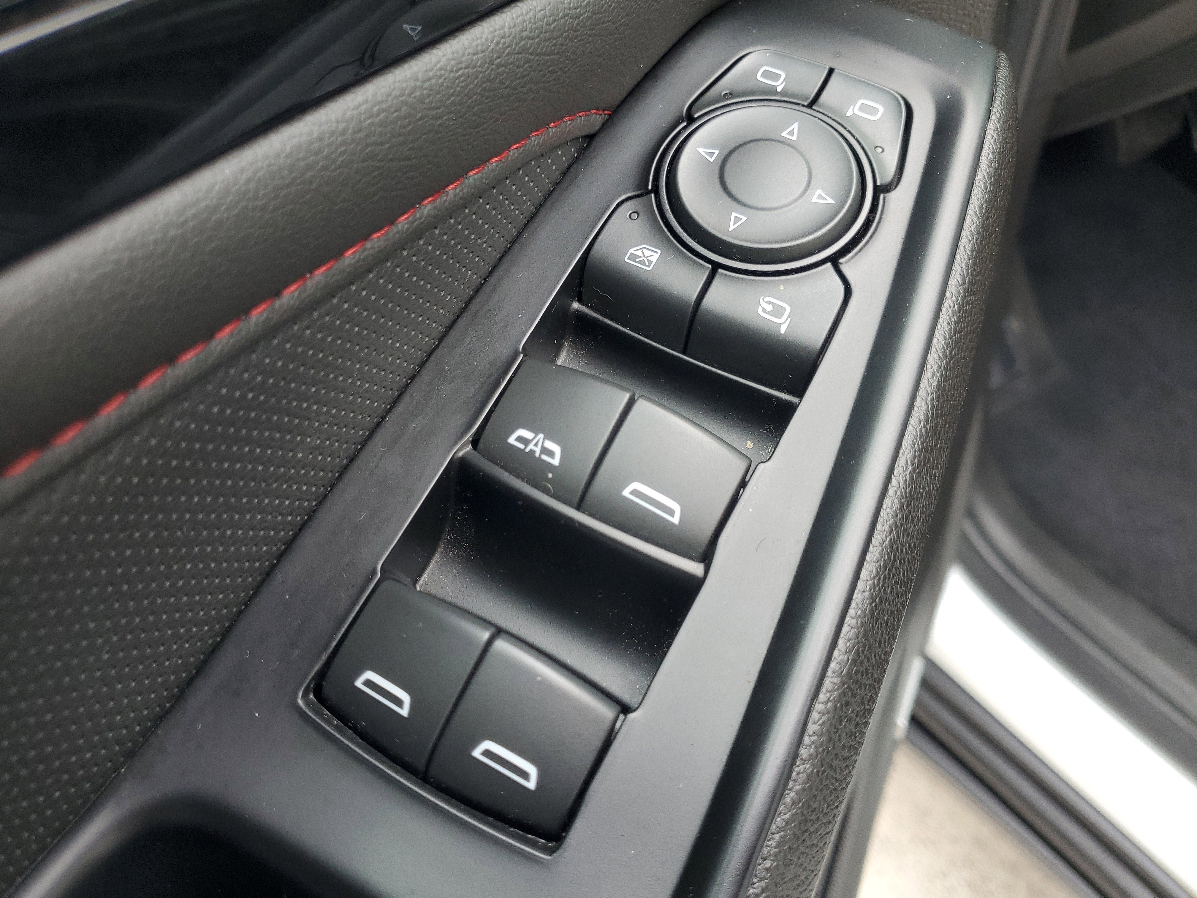 Used 2023 Chevrolet Traverse RS image 23