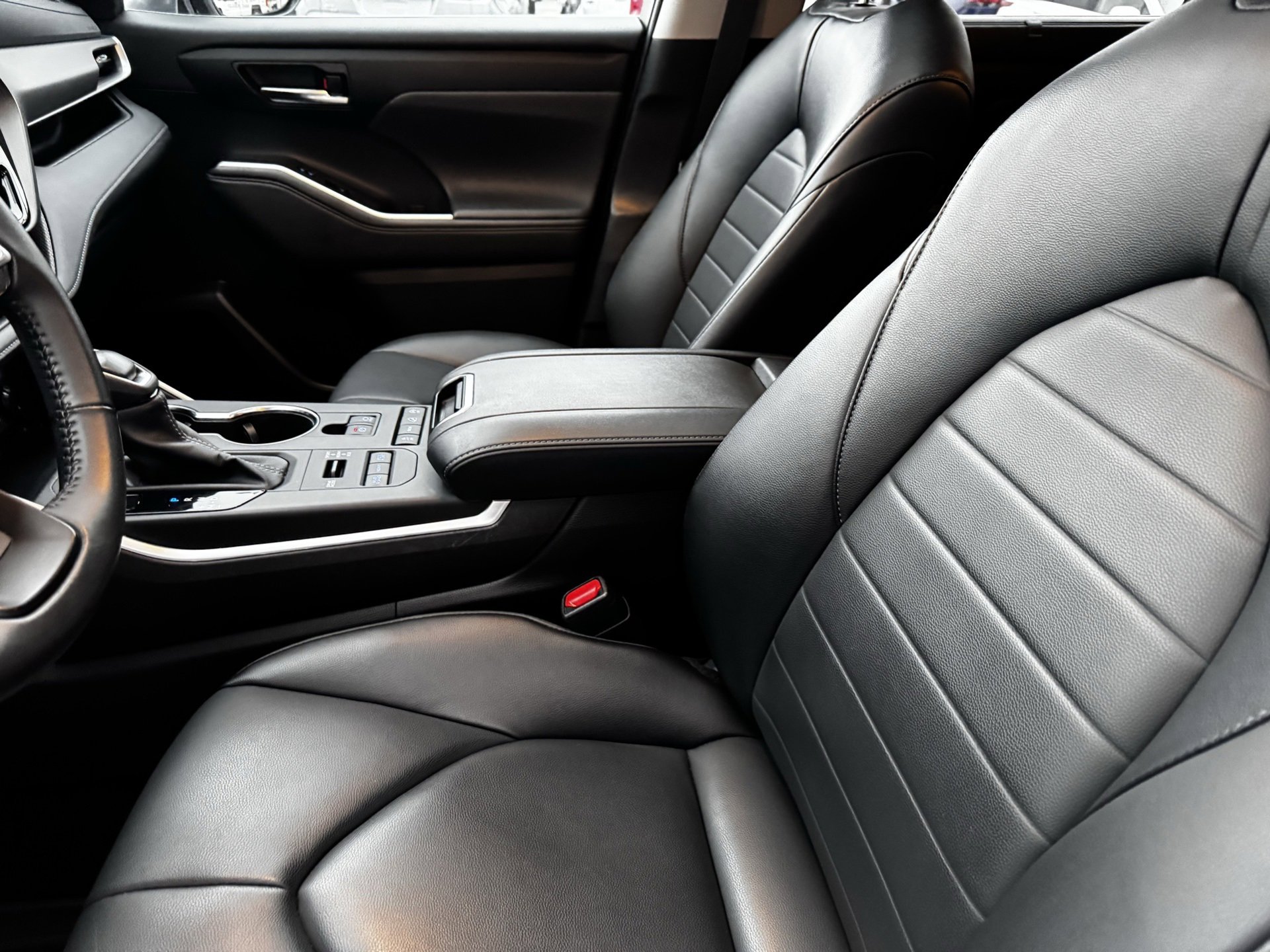 Used 2022 Toyota Highlander XLE image 20