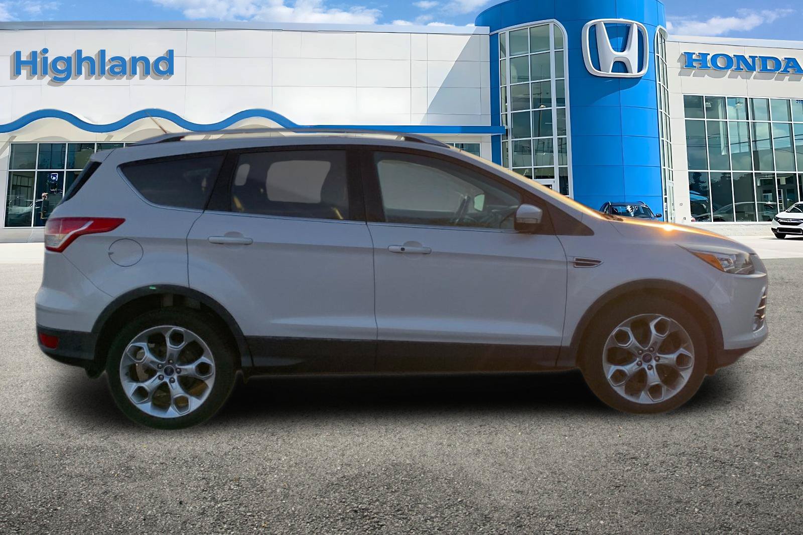 Used 2013 Ford Escape Titanium w/ Parking Technology Pkg FWD image 6